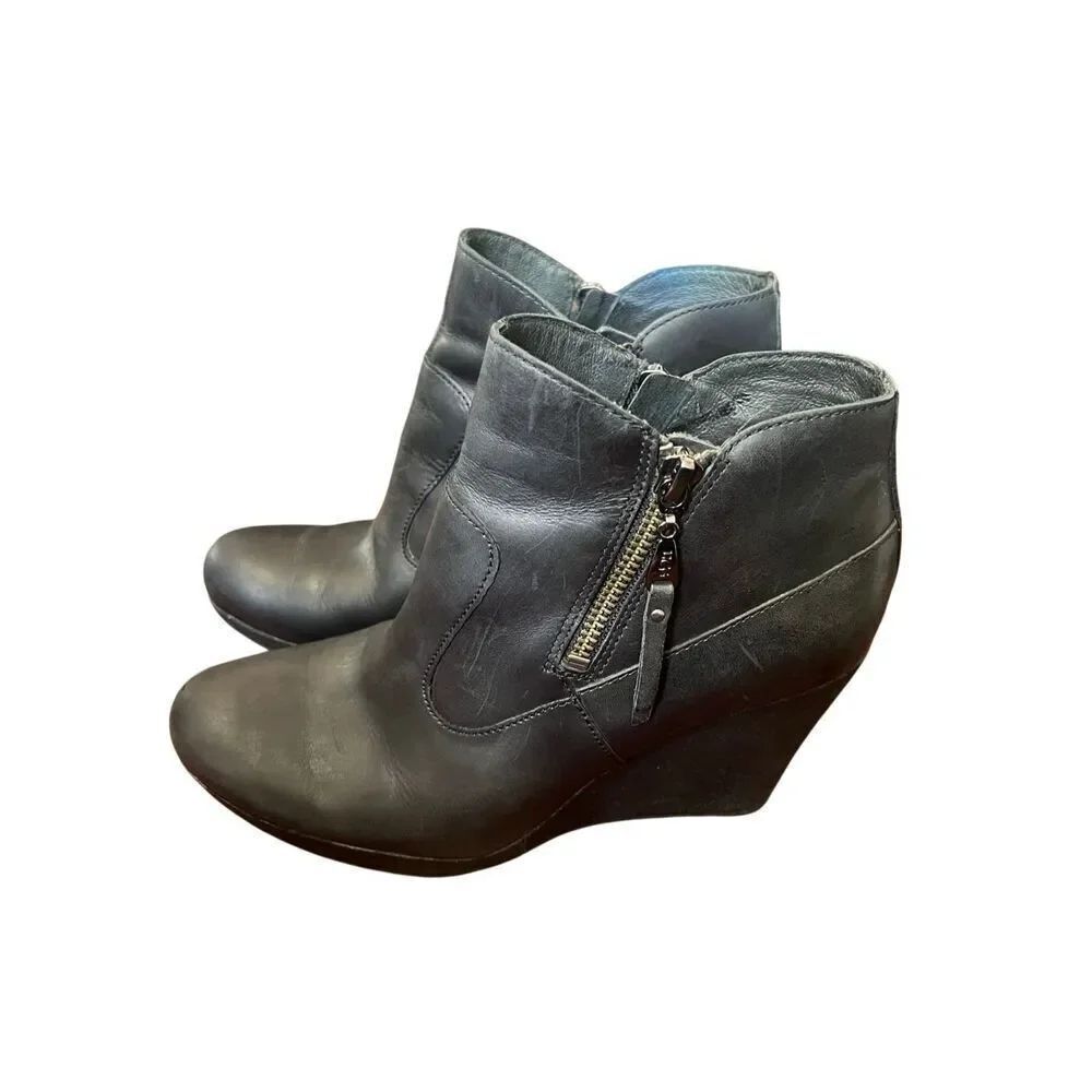 UGG Meredith wedge ankle boots sz 8